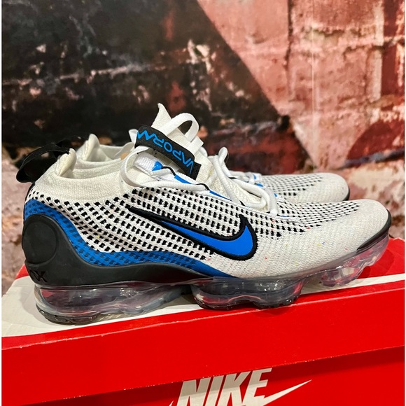 BRAND NEW NIKE VAPORMAX 2021 - Picture 3 of 7